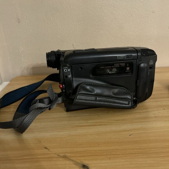 Sony CCD-TR82 Camcorder -  Black Camera only Untested Parts Or Repair - Picture 3 of 6
